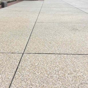 湘潭 黄金麻花岗岩石板材荔枝面地面铺装效果