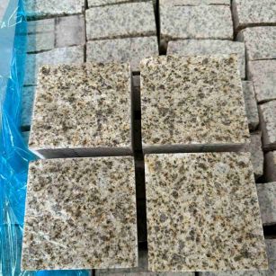 湘潭 黄金麻花岗岩自然面小方块，弹石，马蹄石等