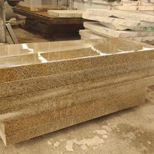 湘潭 黄金麻栏杆料半成品加工中