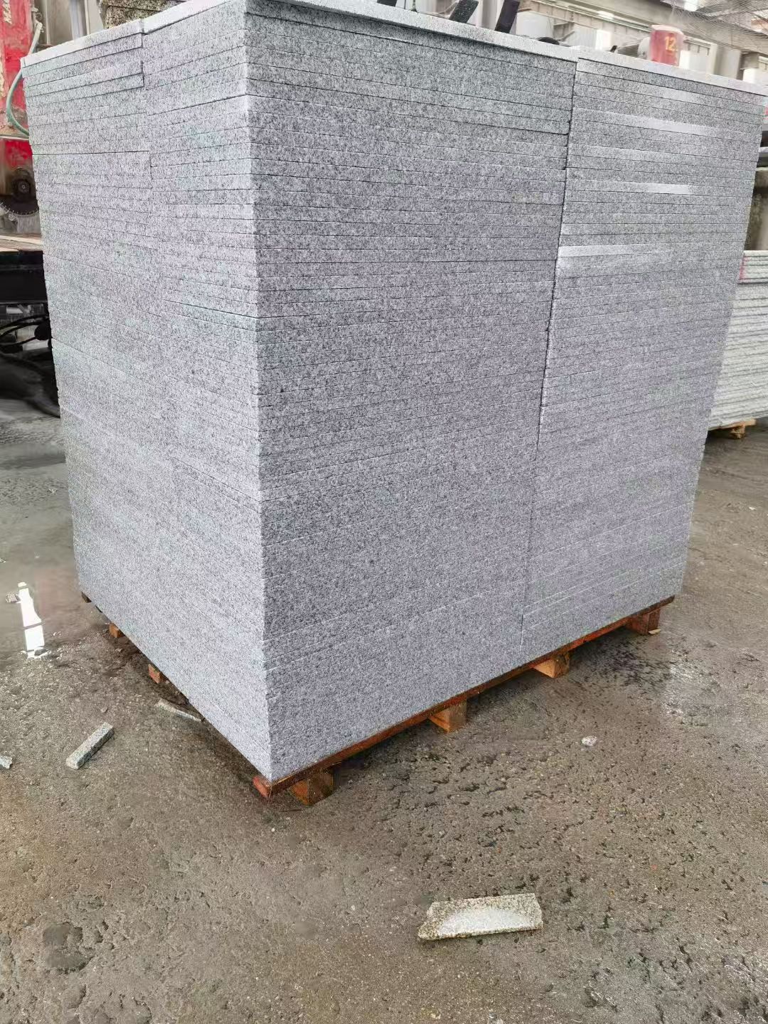 湘潭 芝麻白火烧面1.8厚300*600地铺石，尺寸标准，厚薄均匀