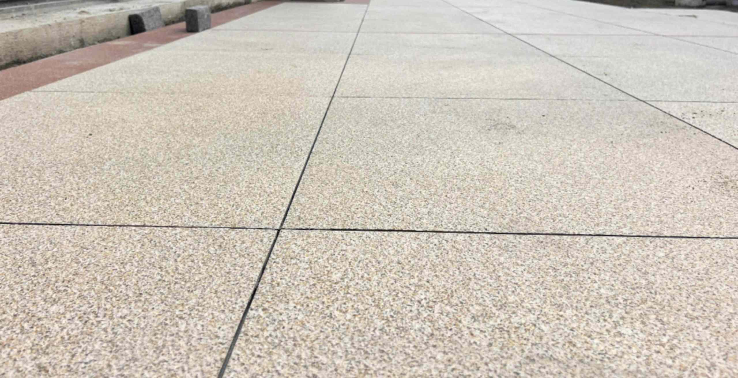 湘潭 黄金麻花岗岩石板材荔枝面地面铺装效果