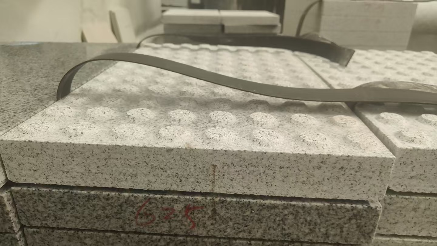 湘潭 芝麻白花岗岩6.0公分荔枝面五轴加工雕刻盲点