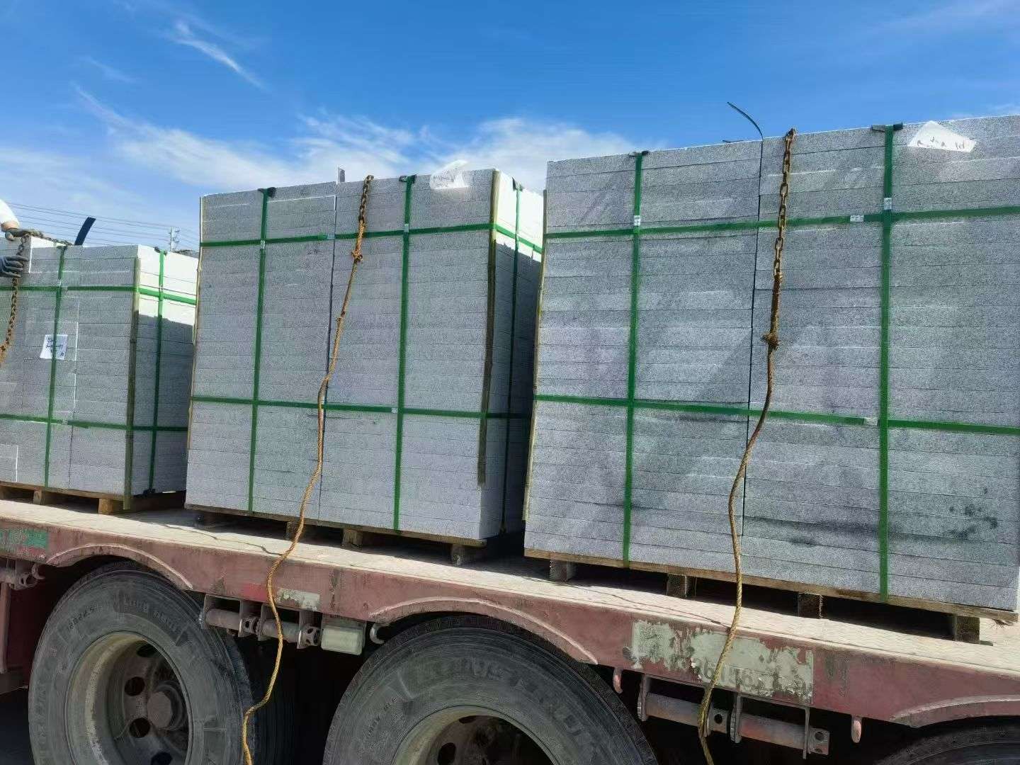 湘潭 芝麻白花岗岩地铺石装车日常