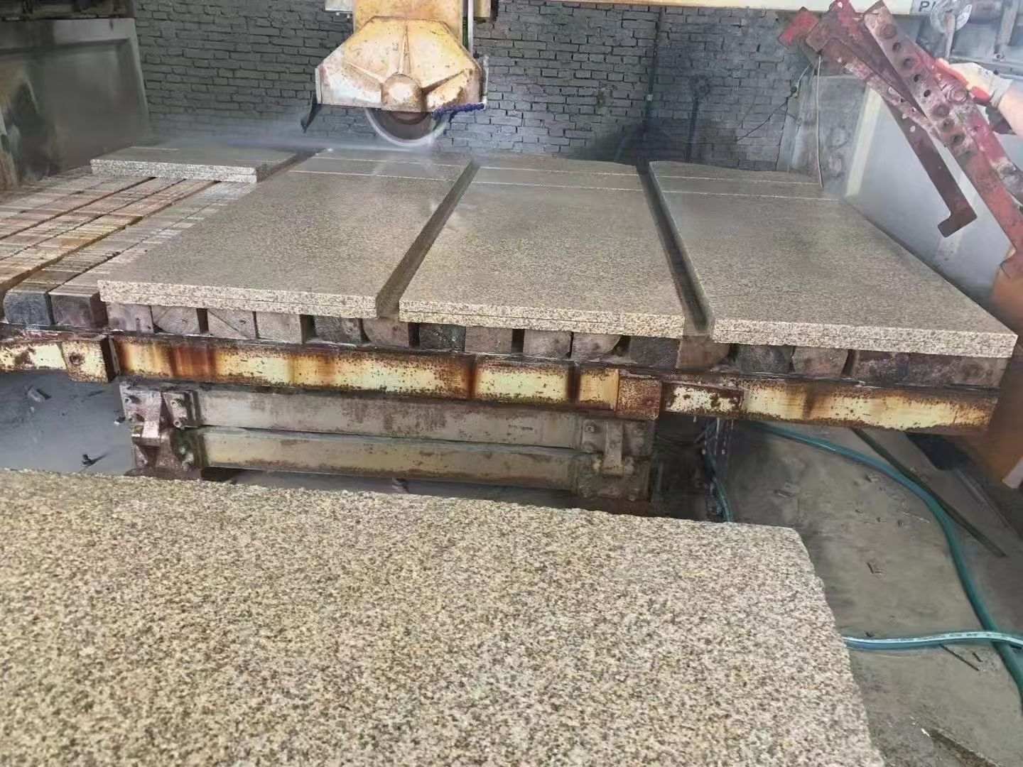 湘潭 黄金麻荔枝面成品板加工