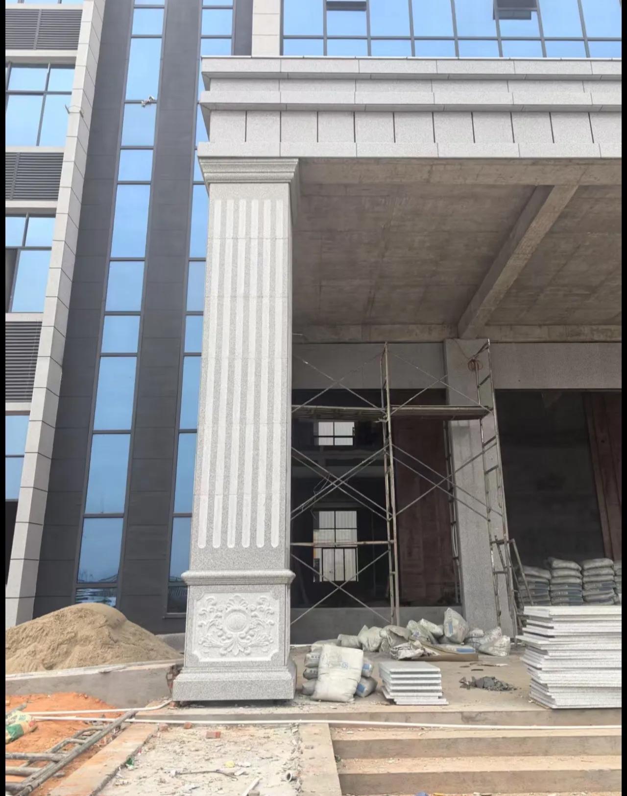 湘潭 芝麻白光面花岗岩门楼大柱（罗马柱）配雕花底座