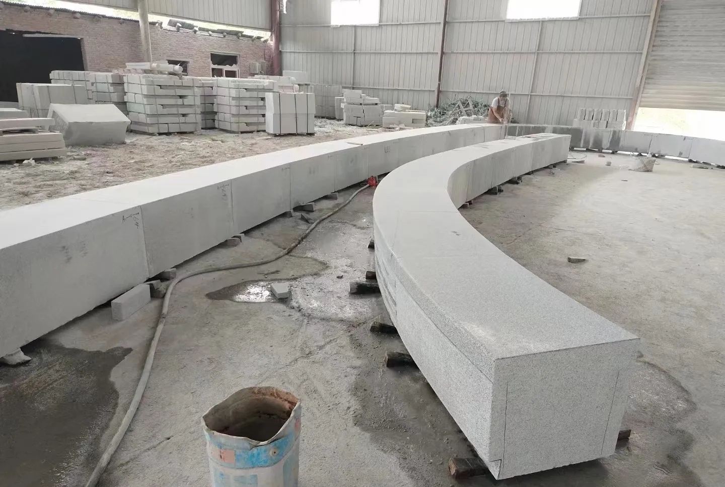 湘潭芝麻白花岗岩石板材 园林光面弧形坐凳