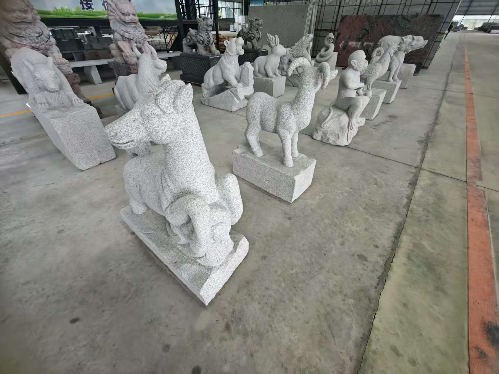 湘潭 芝麻白花岗岩造型立体雕刻——十二生肖