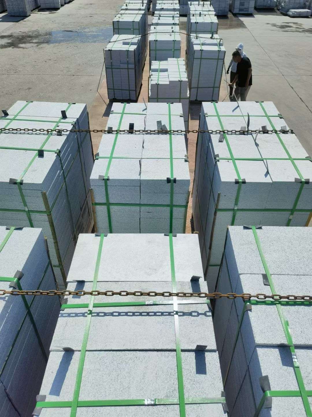 湘潭 芝麻白花岗岩5公分地铺石 花岗岩厂家工厂装车日常