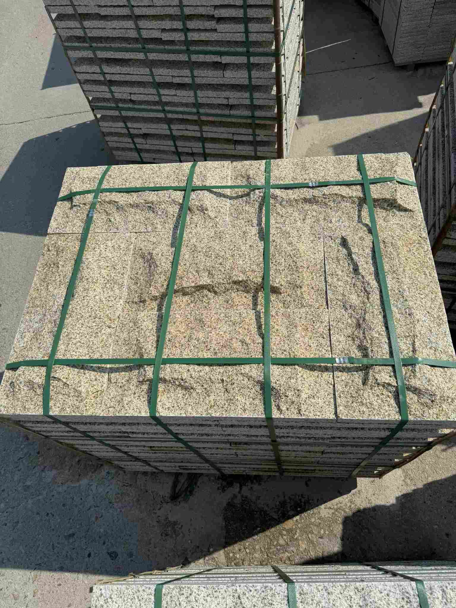 湘潭 黄金麻花岗岩石材自然面蘑菇石成品