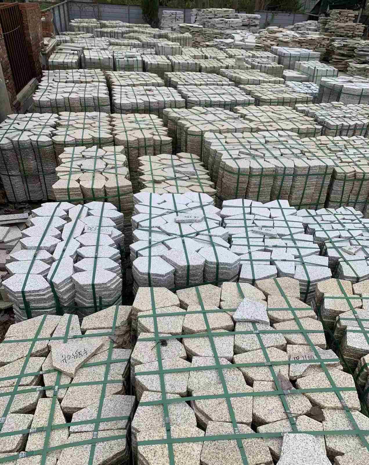 湘潭 黄金麻白麻花岗岩荔枝面地铺石(冰裂纹)