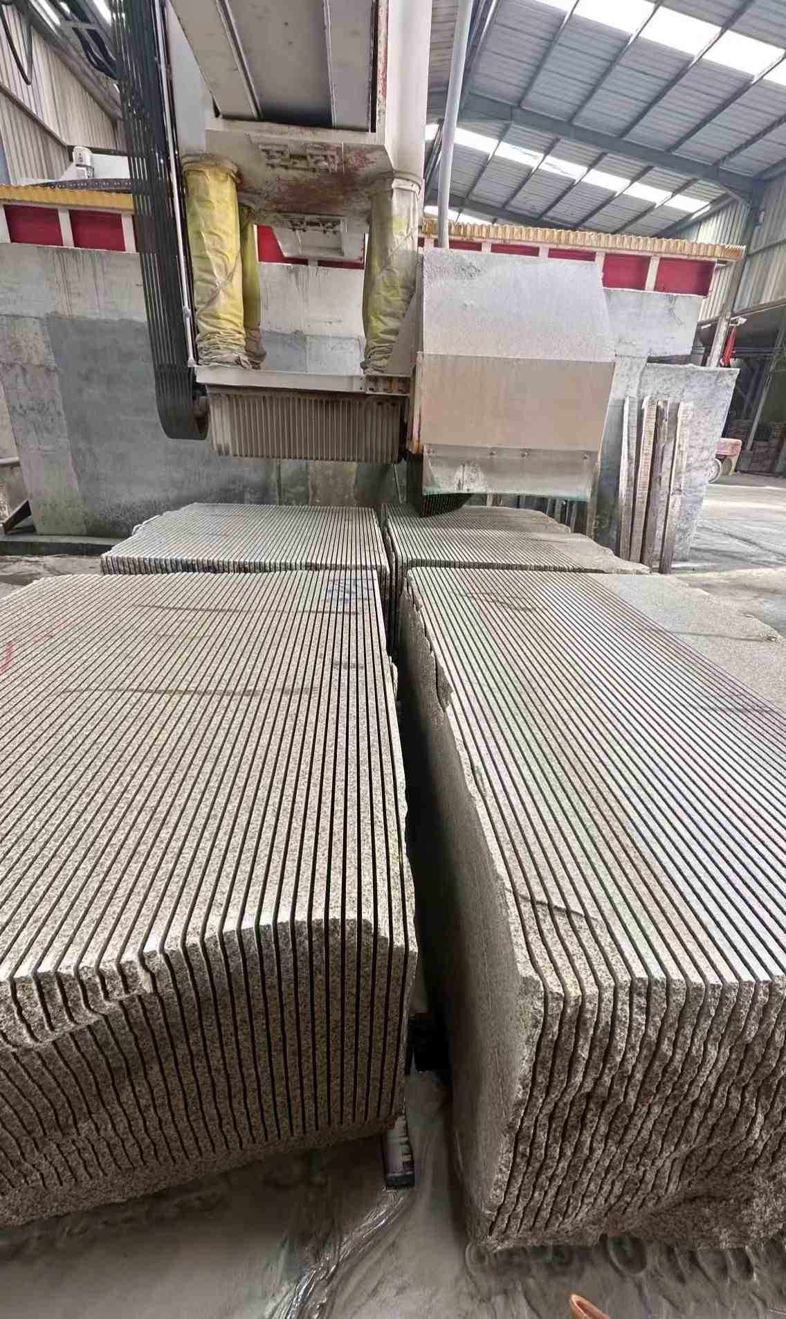 湘潭 车间生产日常，黄金麻白麻花岗岩