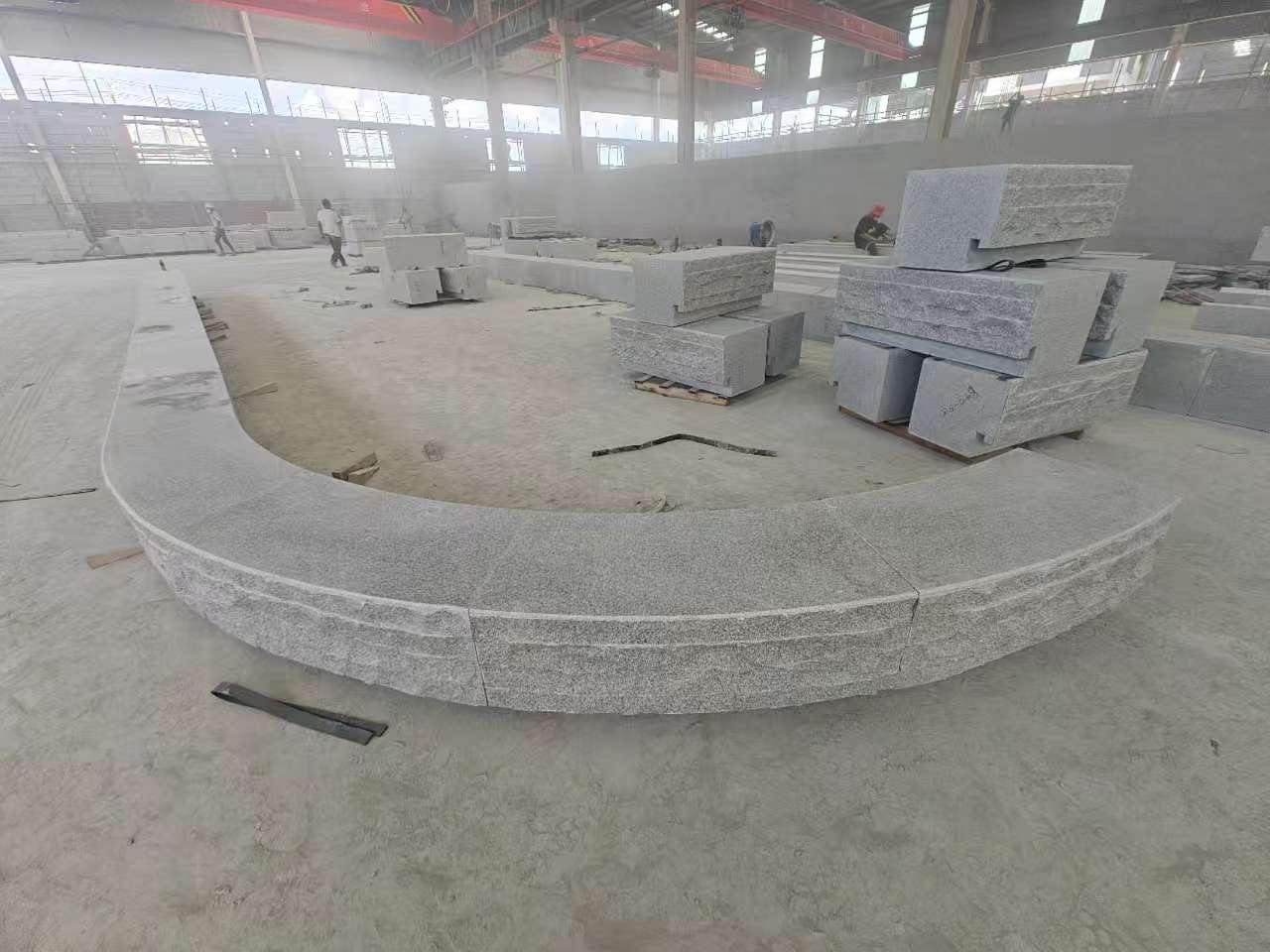 湘潭 芝麻白异形坐凳，自然面光面弧形加工